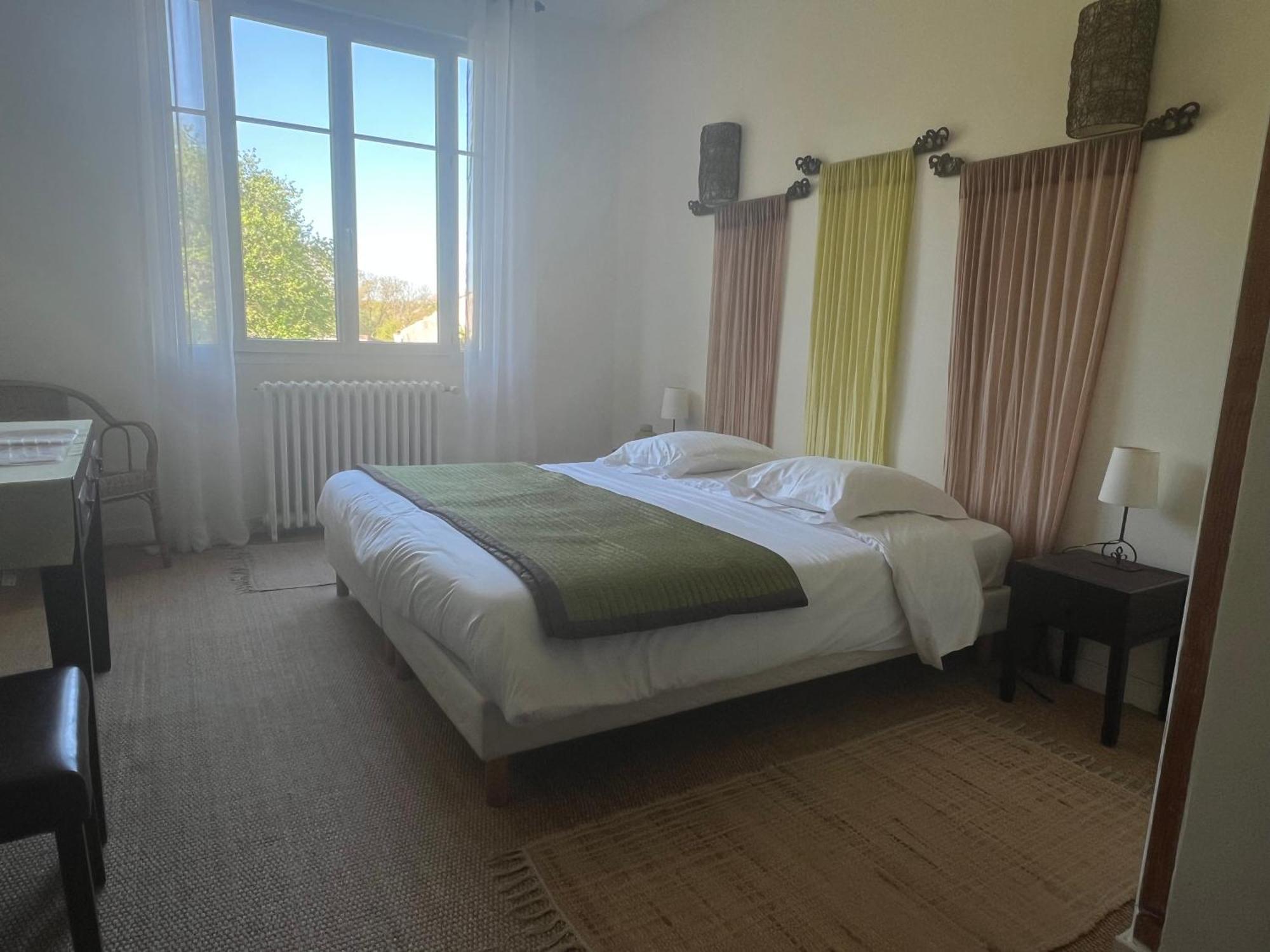 La Villa Camille La Creche Екстер'єр фото